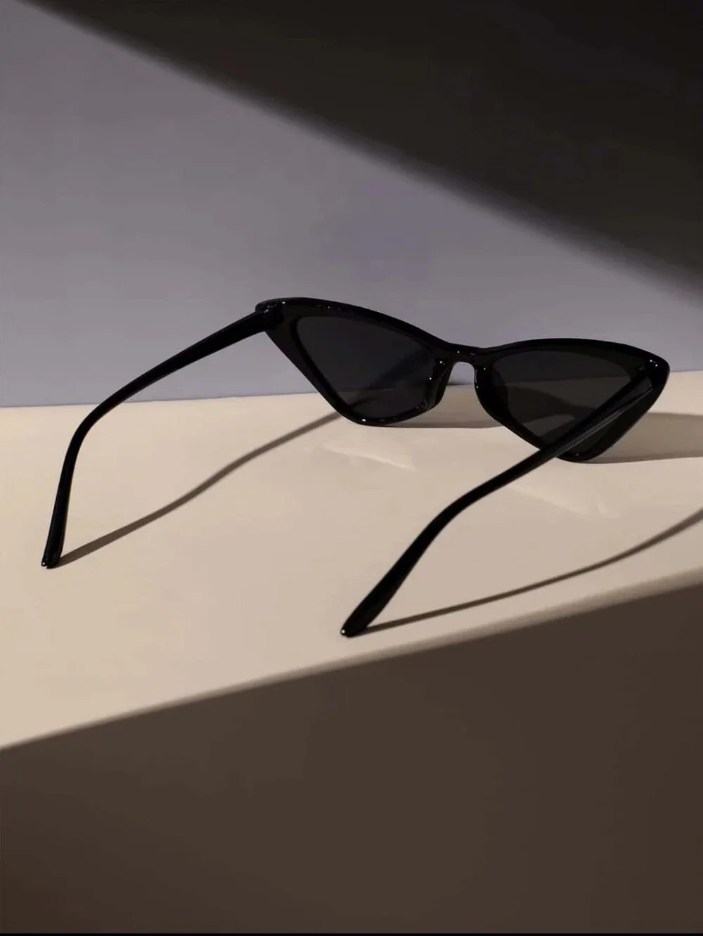 Women's Black Cat-Eye Sunglasses - Fashionable Shades
